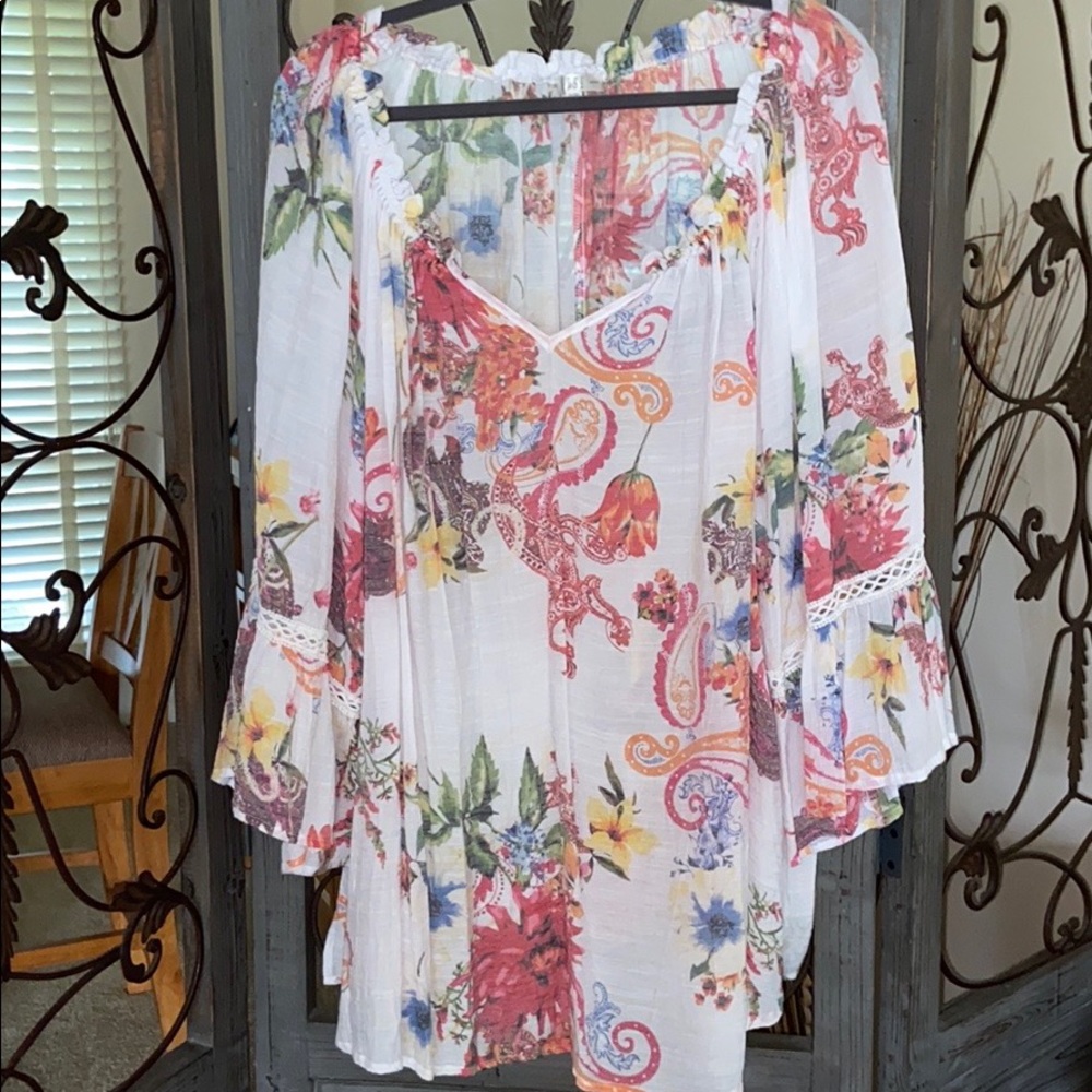 Plus size 3x 3/4 bell sleeve blouse vneck.